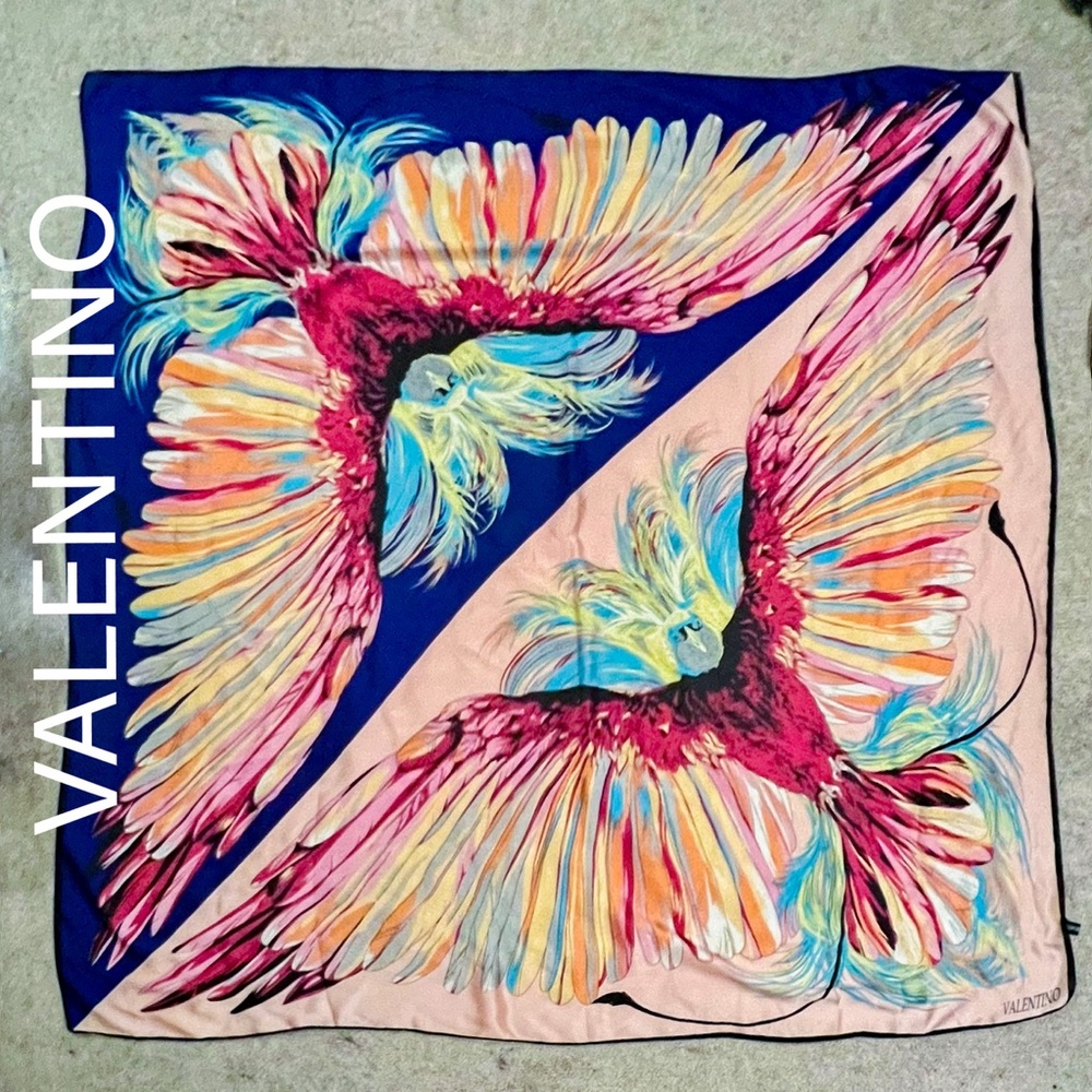 VALENTINO SILK EAGLE SCARF PINK/BLUE LARGE 31” SQUARE VINTAGE SILK EUC RARE**